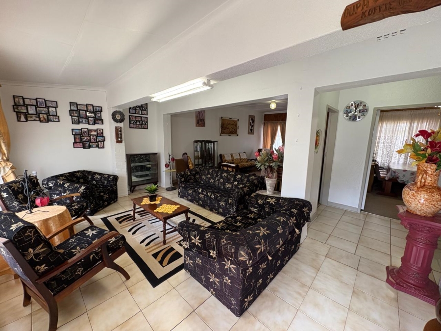 4 Bedroom Property for Sale in Naudeville Free State